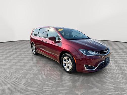 Velvet Red Pearlcoat 2018 Chrysler Pacifica Hybrid Touring Plus