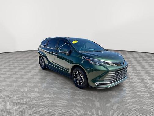 2025 Toyota Sienna Platinum 7 Passenger