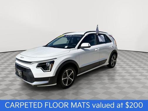 Snow White Pearl 2025 Kia Niro EX