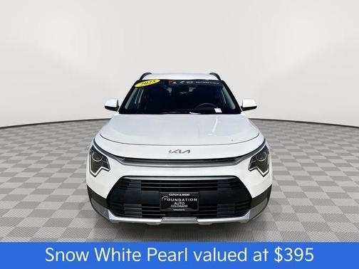 Snow White Pearl 2025 Kia Niro EX