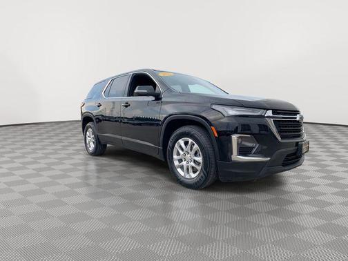 Mosaic Black Metallic 2022 Chevrolet Traverse LS