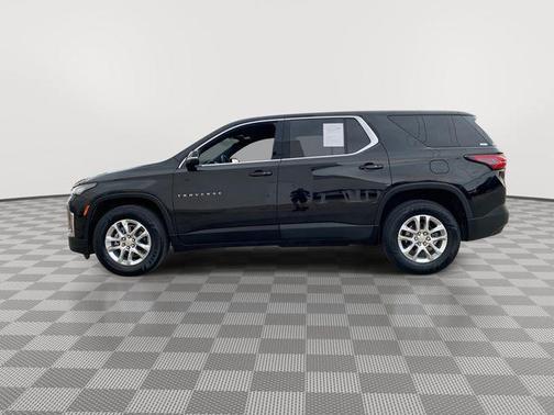 Mosaic Black Metallic 2022 Chevrolet Traverse LS