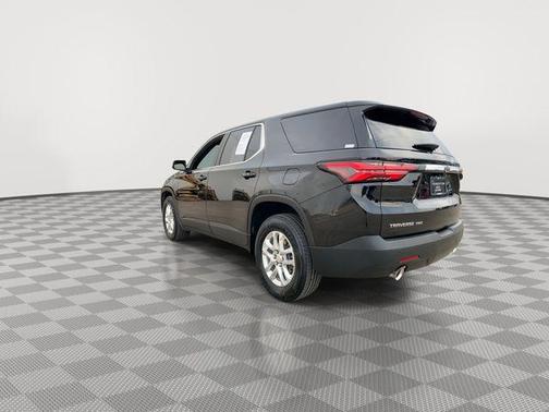 Mosaic Black Metallic 2022 Chevrolet Traverse LS
