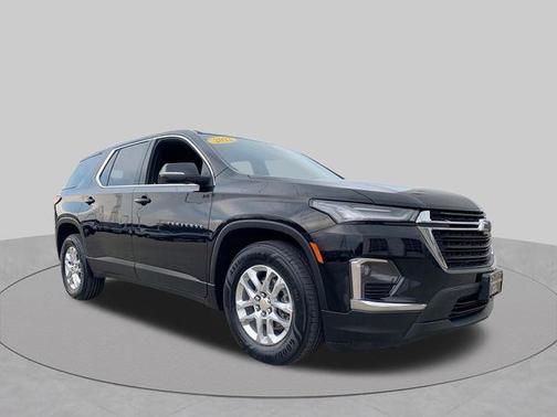 Mosaic Black Metallic 2022 Chevrolet Traverse LS