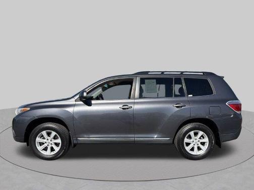 Magnetic Gray Metallic 2013 Toyota Highlander Base Plus