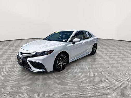 Wind Chill Pearl 2024 Toyota Camry XLE