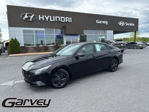Black 2023 Hyundai ELANTRA SEL