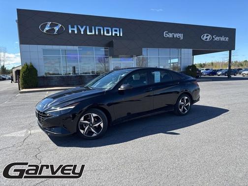 Black 2023 Hyundai ELANTRA SEL