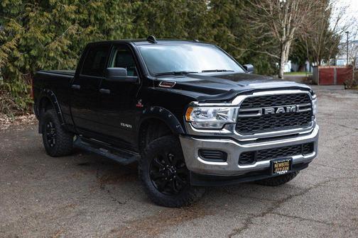 Diamond Black Crystal Pearlcoat 2020 RAM 2500 Tradesman Crew Cab 4x4 6'4' Box