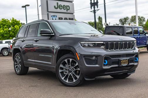 Baltic Gray Metallic Clearcoat 2022 Jeep Grand Cherokee 4xe Overland