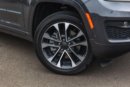 Baltic Gray Metallic Clearcoat 2022 Jeep Grand Cherokee 4xe Overland