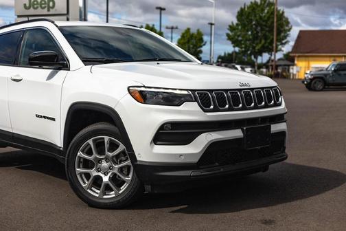 2024 Jeep Compass Latitude Lux
