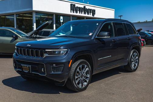 Midnight Sky 2024 Jeep Grand Cherokee Overland