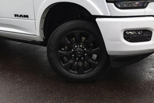 Bright White Clearcoat 2022 RAM 3500 Limited Crew Cab 4x4 8' Box