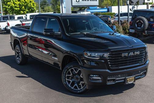 Diamond Black Crystal Pearlcoat 2026 RAM 1500 Laramie
