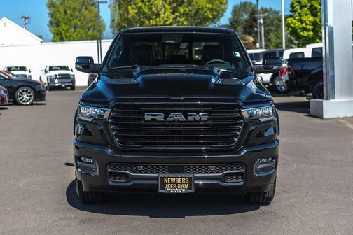 Diamond Black Crystal Pearlcoat 2026 RAM 1500 Laramie