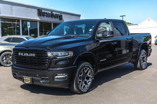 Diamond Black Crystal Pearlcoat 2026 RAM 1500 Laramie