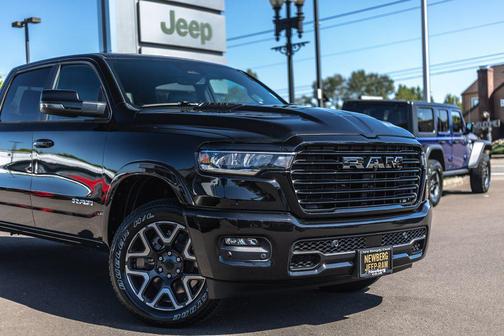 Diamond Black Crystal Pearlcoat 2026 RAM 1500 Laramie