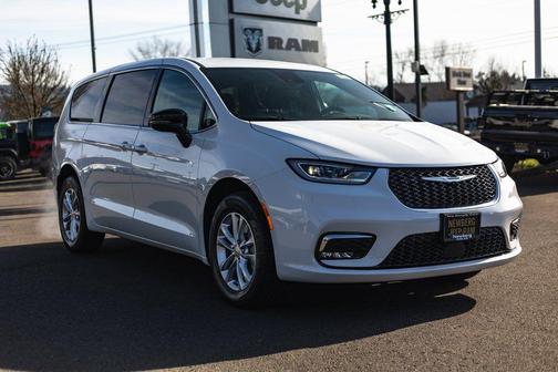 Bright White Clearcoat 2026 Chrysler Pacifica L