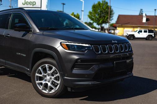2024 Jeep Compass Latitude Lux