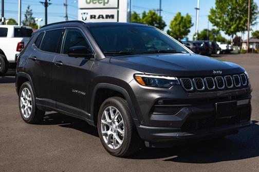 2024 Jeep Compass Latitude Lux