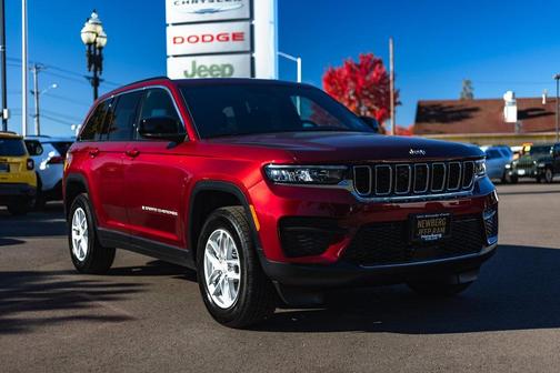 2025 Jeep Grand Cherokee Laredo