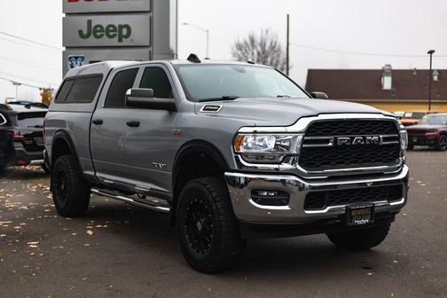 2022 RAM 2500 Tradesman Crew Cab 4x4 6'4' Box