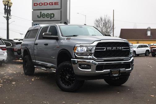 2022 RAM 2500 Tradesman Crew Cab 4x4 6'4' Box