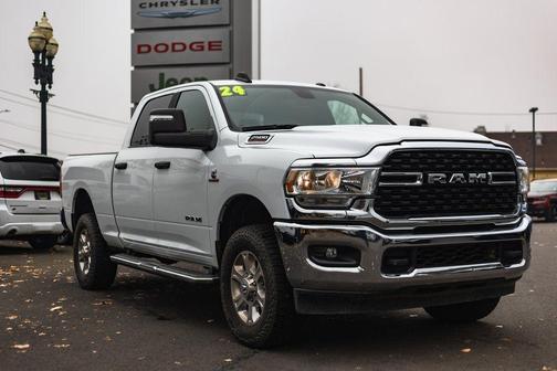 Bright White Clearcoat 2024 RAM 2500 Big Horn Crew Cab 4x4 6'4' Box