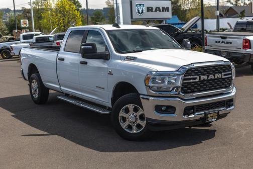 Bright White Clearcoat 2024 RAM 3500 Big Horn Crew Cab 4x4 8' Box