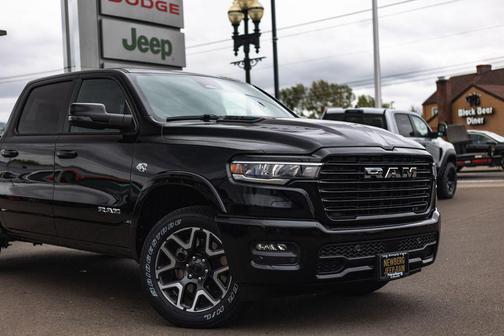 Diamond Black Crystal Pearlcoat 2026 RAM 1500 Laramie