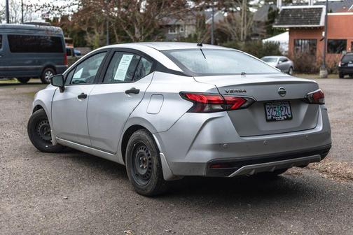 Brilliant Silver Metallic 2020 Nissan Versa 1.6 S