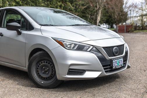 Brilliant Silver Metallic 2020 Nissan Versa 1.6 S
