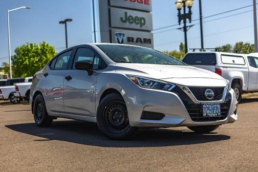 Brilliant Silver Metallic 2020 Nissan Versa 1.6 S