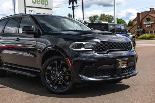 DB Black Crystal Clearcoat 2024 Dodge Durango GT Plus