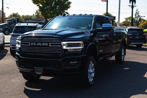 2022 RAM 3500 Laramie Crew Cab 4x4 8' Box