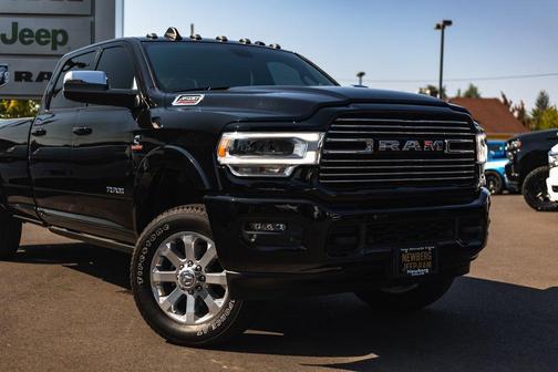 2022 RAM 3500 Laramie Crew Cab 4x4 8' Box