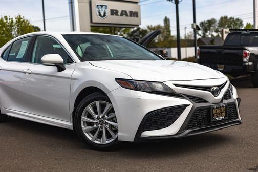 Ice Cap 2024 Toyota Camry SE