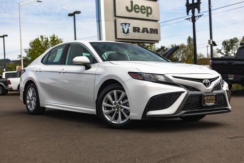 Ice Cap 2024 Toyota Camry SE