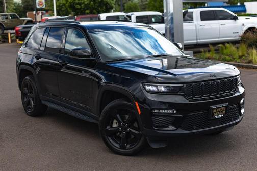 Diamond Black Crystal Pearlcoat 2024 Jeep Grand Cherokee Limited