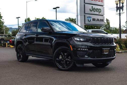 Diamond Black Crystal Pearlcoat 2024 Jeep Grand Cherokee Limited