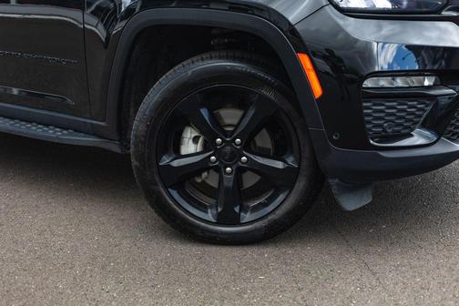 Diamond Black Crystal Pearlcoat 2024 Jeep Grand Cherokee Limited