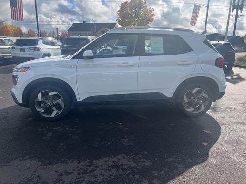 2022 Hyundai VENUE SEL