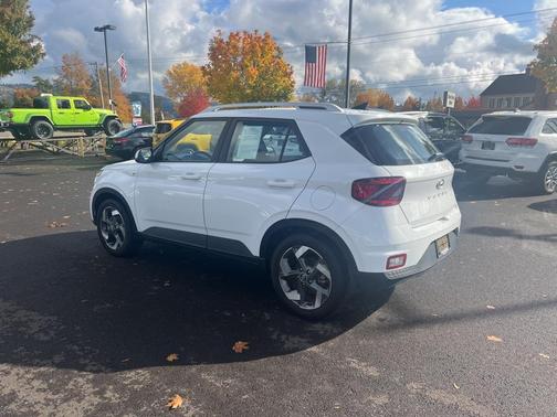 2022 Hyundai VENUE SEL