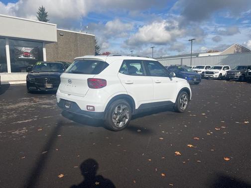 2022 Hyundai VENUE SEL