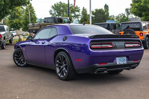Plum Crazy Pearlcoat 2023 Dodge Challenger R/T Scat Pack
