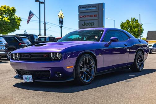Plum Crazy Pearlcoat 2023 Dodge Challenger R/T Scat Pack