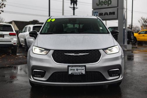 Silver Mist Clearcoat 2024 Chrysler Pacifica Touring L