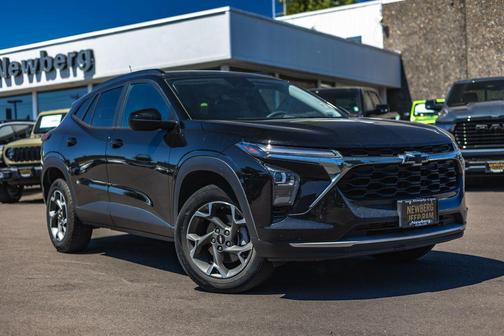Mosaic Black Metallic 2024 Chevrolet Trax LT
