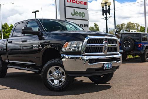 Brilliant Black Crystal Pearlcoat 2017 RAM 2500 Tradesman Crew Cab 4x4 6'4' Box